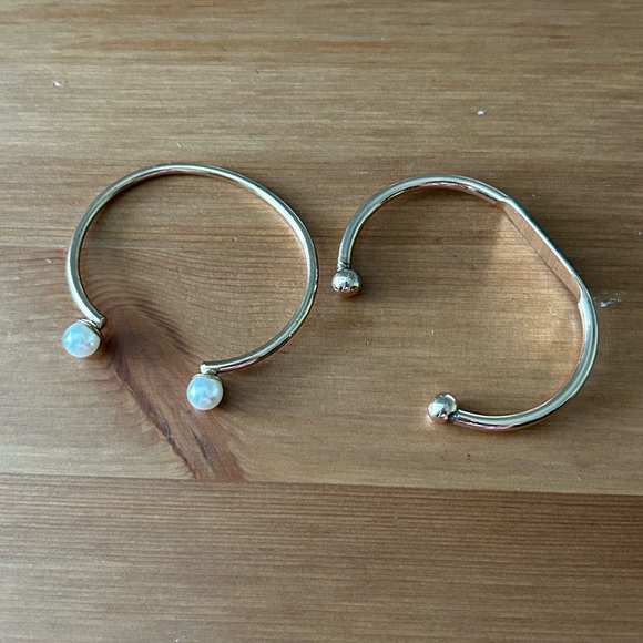Cuff set of 2 in gold and pearl accents - Picture 2 of 2
